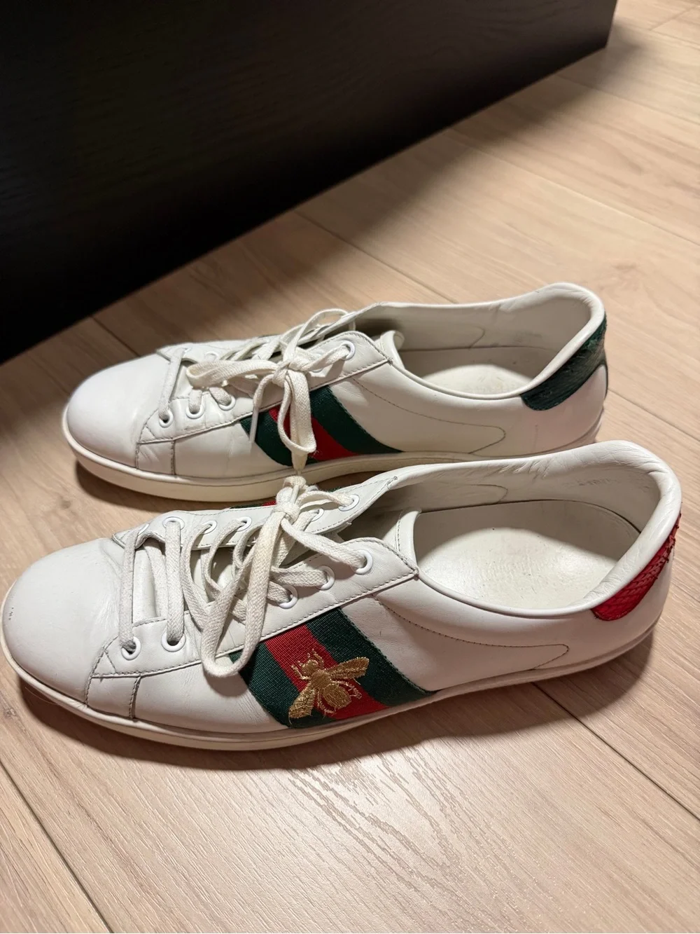 Gucci White Leather Sneakers with Green and Red Web and Gold Bee